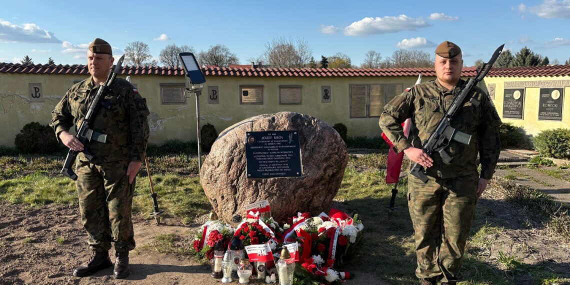 Wąchock. Poświęcenie tablicy upamiętniającej księdza majora Józefa Króla / Fot. Anna Głąb - Radio Kielce