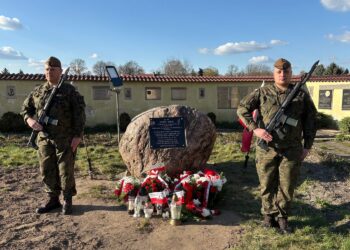 Wąchock. Poświęcenie tablicy upamiętniającej księdza majora Józefa Króla / Fot. Anna Głąb - Radio Kielce