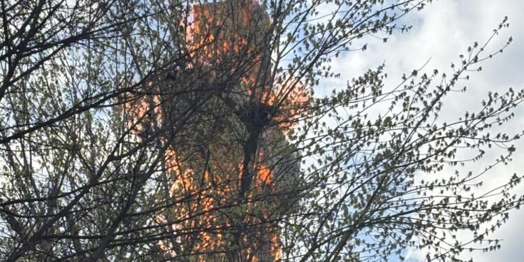 Dlaczego spłonął krzyż? Znamy policyjne ustalenia - Radio Kielce Dlaczego spłonął krzyż? Znamy policyjne ustalenia