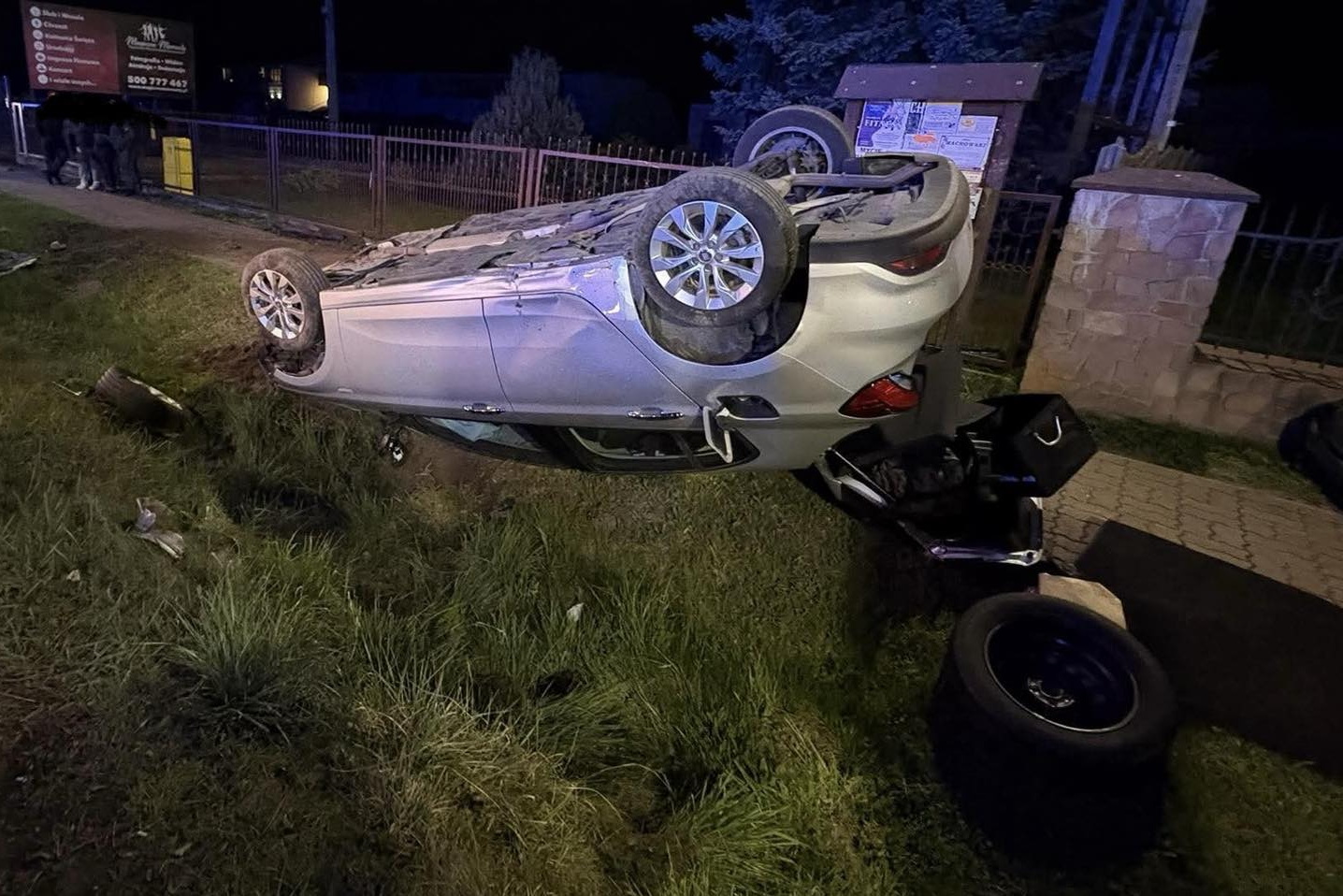 Czołowe zderzenie. Rannych zabrały karetki