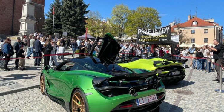 Szybkie, piękne i bardzo drogie auta opanowały Sandomierz