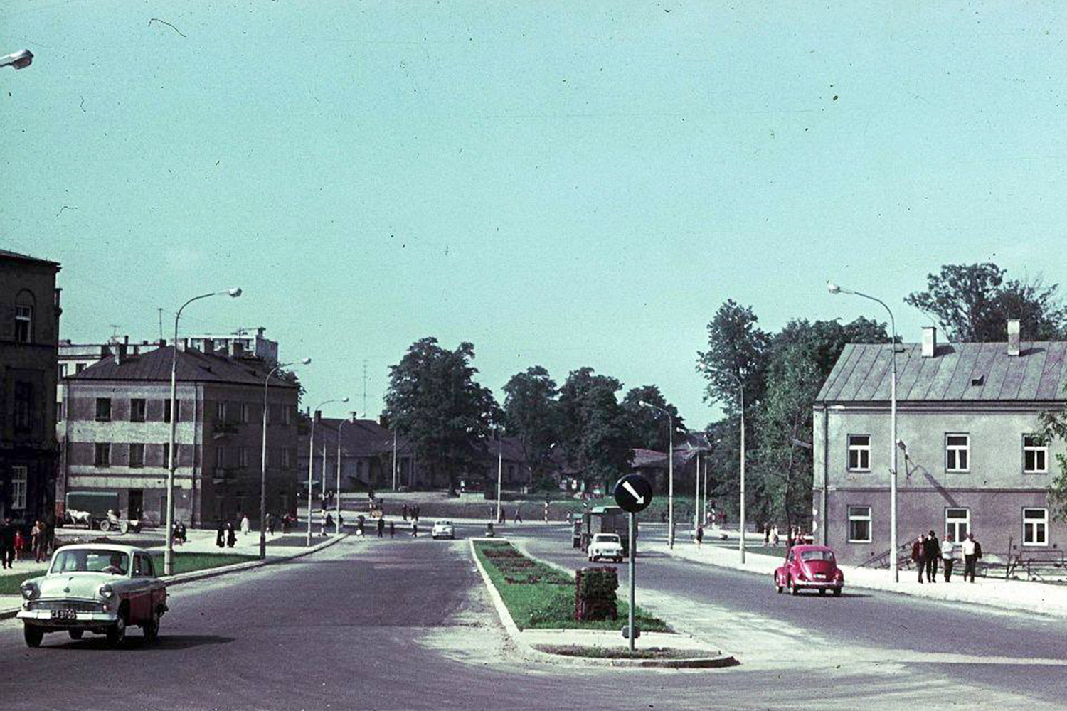 Kielce. Ulica Seminaryjska. Lata 1969-1971. Nowy odcinek ulicy Seminaryjskiej (wówczas Gwardii Ludowej). Widok od ulicy Wesołej w kierunku zachodnim / źródło: facebook.com/kieleckieinwestycje