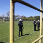 Policja zorganizowała manewry na stadionie piłkarskim - Radio Kielce