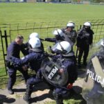 Policja zorganizowała manewry na stadionie piłkarskim - Radio Kielce