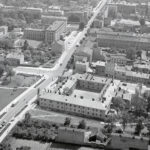 Kielce. Ulica Zagórska. 1967 rok. Widok wzdłuż ulicy Żeromskiego. Na pierwszym planie Plac Moniuszki / źródło: fotopolska.eu