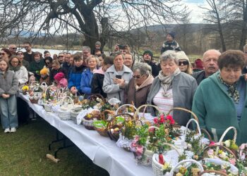 Tradycja wróciła do Ciekot. Święcono pokarmy, jak na dawnej wsi - Radio Kielce 04.04.2026. Ciekoty. Święcenie pokarmów / Fot. Izabela Mortas-Rubak - Radio Kielce