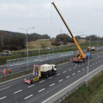 15.04.2026. Trasa ekspresowa S7, okolice węzła Kielce Północ. Montaż tzw. bramownic niezbędnych do uruchomienia odcinkowego pomiaru prędkości (OPP) / Fot. Jarosław Kubalski – Radio Kielce
