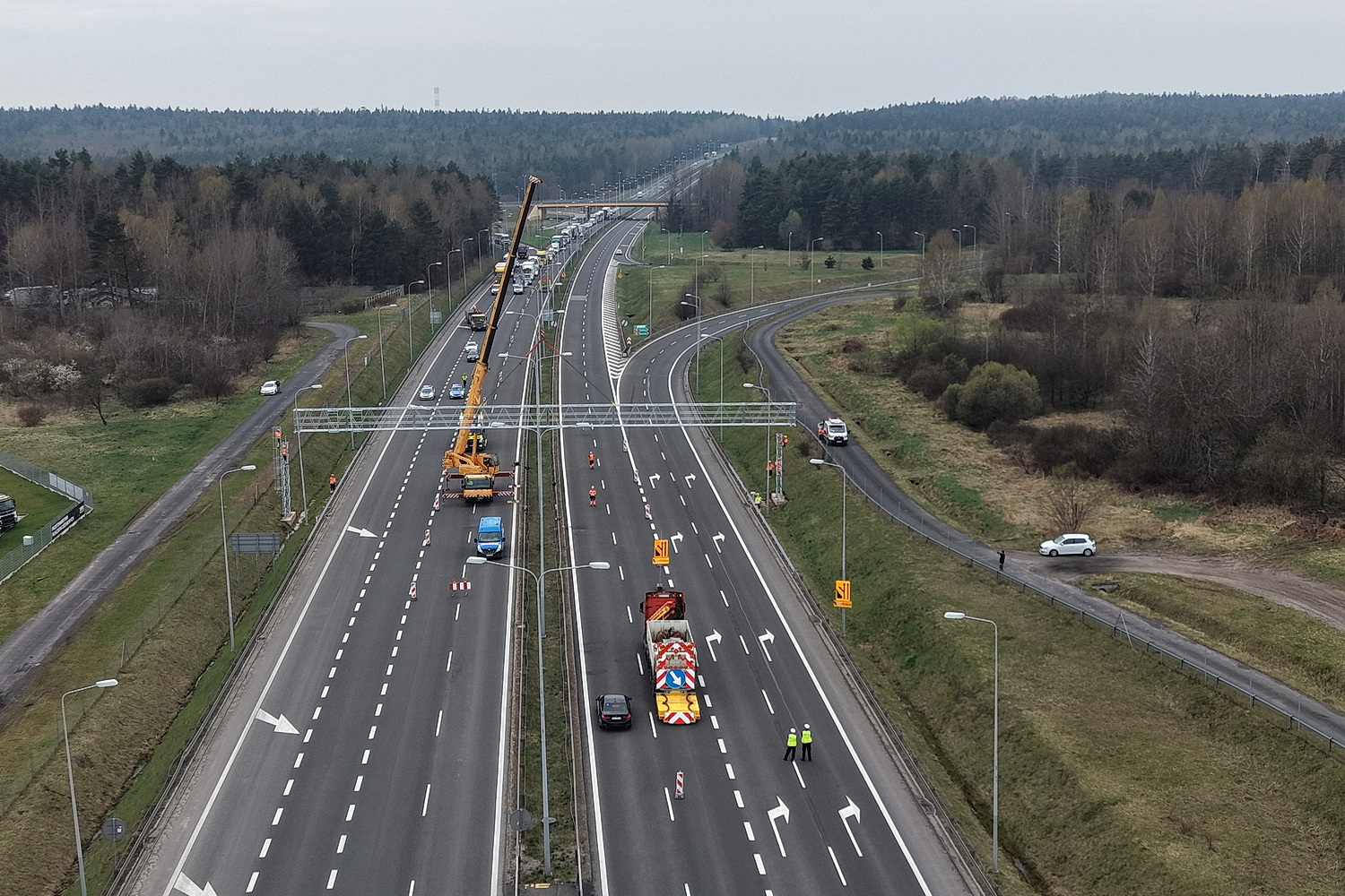 Odcinkowy pomiar prędkości na S7. Montaż urządzeń już trwa