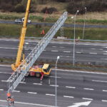 15.04.2026. Trasa ekspresowa S7, okolice węzła Kielce Północ. Montaż tzw. bramownic niezbędnych do uruchomienia odcinkowego pomiaru prędkości (OPP) / Fot. Jarosław Kubalski – Radio Kielce