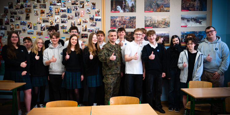 W mundurach poszli do pracy - Radio Kielce Źródło: ŚBOT