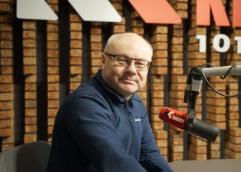 ROZMOWA DNIA. Prof. Włodzimierz Batóg, amerykanista, wykładowca Uniwersytetu Warszawskiego - Radio Kielce 09.04.2026. Radio Kielce. Rozmowa Dnia. Na zdjęciu: prof. Włodzimierz Batóg - amerykanista, wykładowca Uniwersytetu Warszawskiego / Fot. Sebastian Kalwat - Radio Kielce