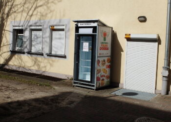 Poświąteczne jedzenie zamiast do kosza, zanieś do lodówki społecznej - Radio Kielce 07.04.2026. Kielce. Lodówka pełna dobra / Fot. Jarosław Kubalski - Radio Kielce