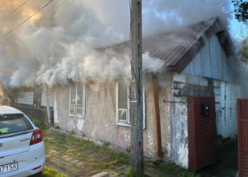 Pożar domu jednorodzinnego. W akcji pięć zastępów straży