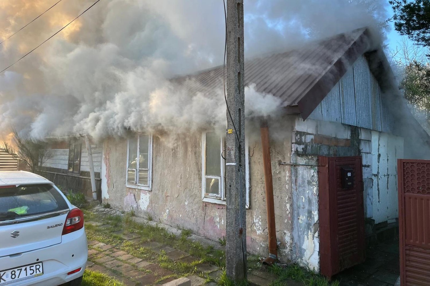 Pożar domu jednorodzinnego. W akcji pięć zastępów straży