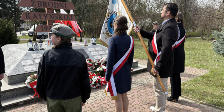 W Starachowicach upamiętniono Dzień Ofiar Zbrodni Katyńskiej - Radio Kielce 13.04.2026. Starachowice. Dzień Pamięci Ofiar Zbrodni Katyńskiej / Fot. Anna Głąb – Radio Kielce
