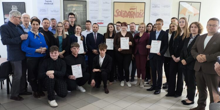 Młodzież nagrodzona za wiedzę o „Solidarności”
