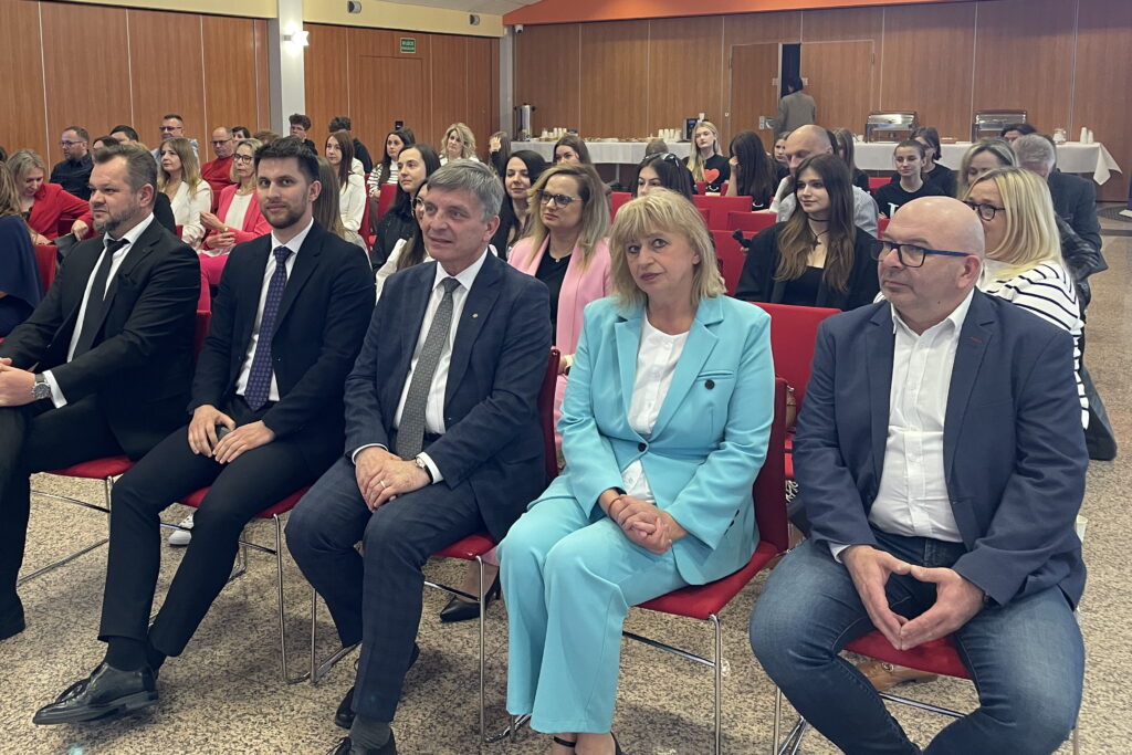 Chcą zatrzymać młodych ludzi w regionie - Radio Kielce