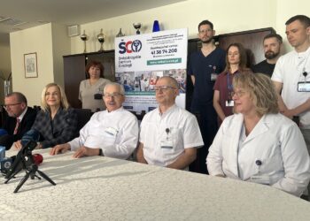 Specjaliści z ŚCO usunęli pacjentowi ogromnego guza