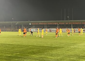 Bezbramkowe derby w Ostrowcu. W rolach głównych bramakrze - Radio Kielce 11.04.2026. Ostrowiec Św. Betclic 3. Liga. KSZO 1929 Ostrowiec - Korona II Kielce / Fot. Kamil Król - Radio Kielce