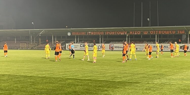 11.04.2026. Ostrowiec Św. Betclic 3. Liga. KSZO 1929 Ostrowiec - Korona II Kielce / Fot. Kamil Król - Radio Kielce