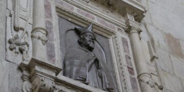 Renowacja zabytkowego popiersia w Wiślicy z rządowym wsparciem