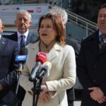 23.04.2026. Pińczów. Briefing prasowy z udziałem przedstawicieli Prawa i Sprawiedliwości, poświęcony tzw. „czarnemu tygodniowi”/ Fot. Marta Gajda-Kruk – Radio Kielce