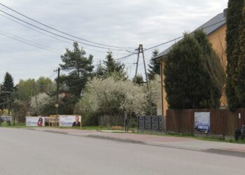 24.04.2026. Pińczów. Banery kandydatów na burmistrza / Fot. Marta Gajda-Kruk - Radio Kielce