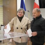 26.04.2026. Pińczów. Wybory na burmistrza. Obwodowa Komisja Wyborcza nr 4 mieszcząca się w pińczowskiej bibliotece / Fot. Marta Gajda-Kruk - Radio Kielce