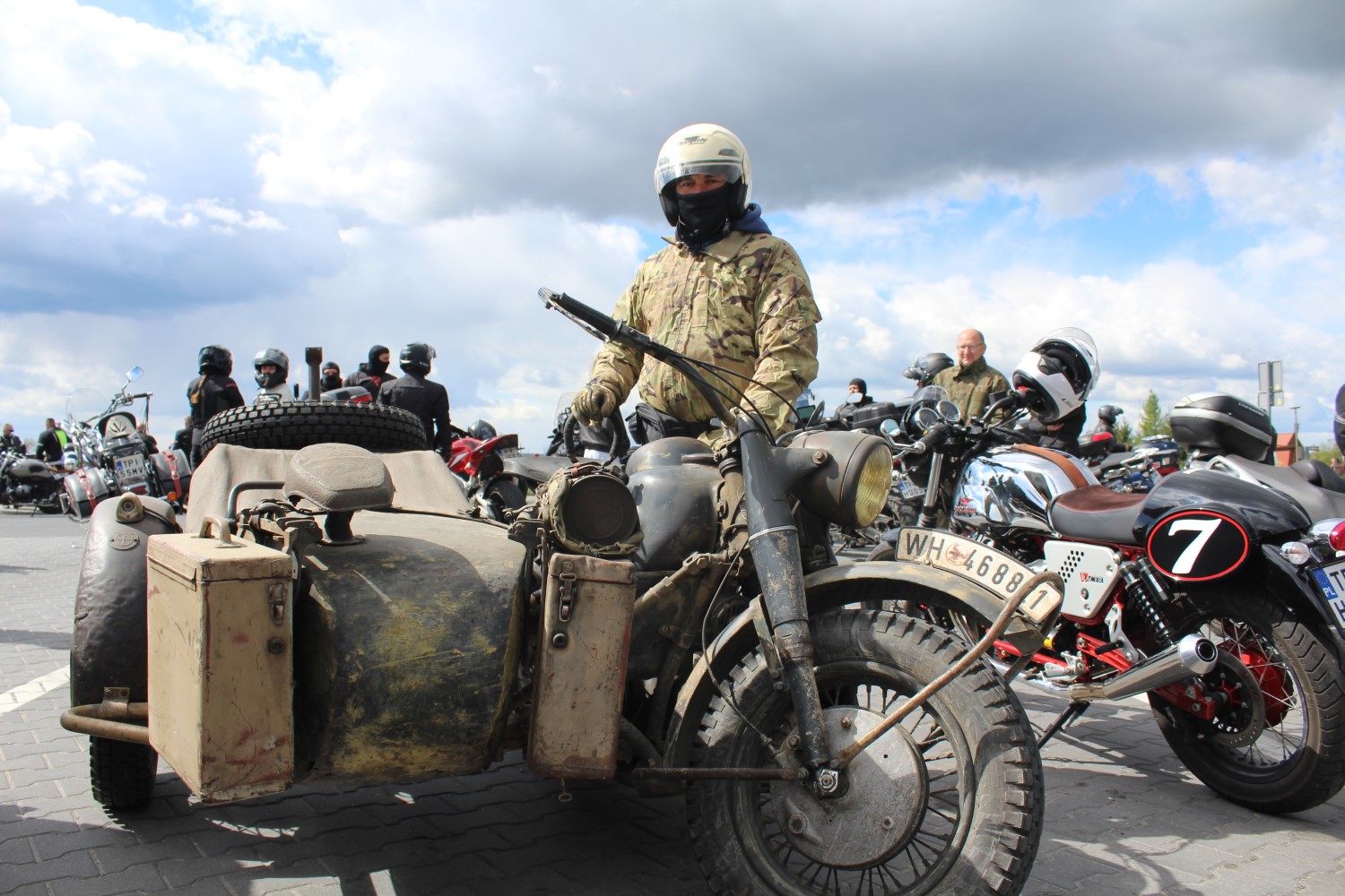 Motocyklowa parada w Pińczowie z akcją dla chorej Sylwii