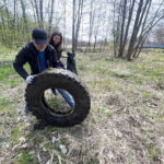 Ludzie wyrzucają tu „małpki”, a nawet stare opony