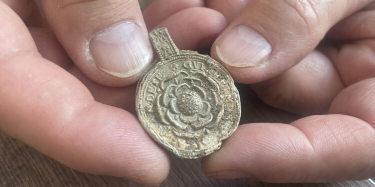 XVI-wieczny znak towarowy angielskiego sukna znaleziono w Koprzywnicy