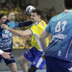 Krople potu zmieszały się z kroplami łez