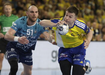 Krople potu zmieszały się z kroplami łez