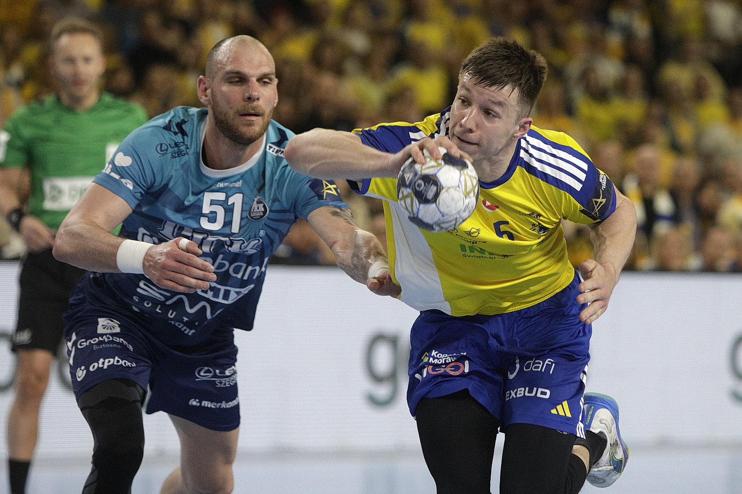 Krople potu zmieszały się z kroplami łez