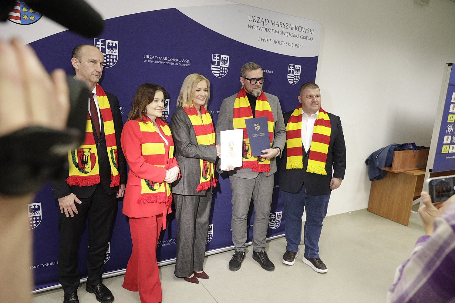 Korona ambasadorem, ze wsparciem samorządu województwa świętokrzyskiego