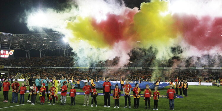 Żółto-Czerwone derby na remis