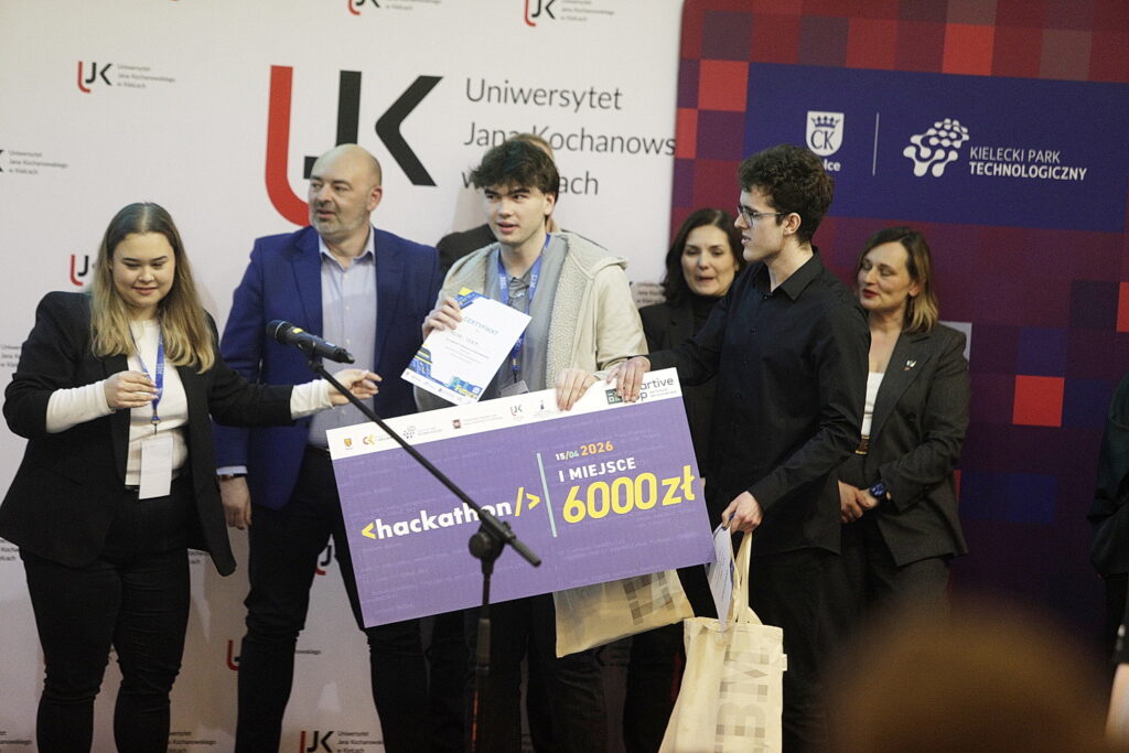 Uczniowie z kieleckiego Informatyka najlepsi w Hackathonie - Radio Kielce Uczniowie z kieleckiego Informatyka najlepsi w Hackathonie - Radio Kielce