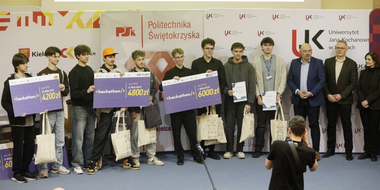 Uczniowie z kieleckiego Informatyka najlepsi w Hackathonie - Radio Kielce Uczniowie z kieleckiego Informatyka najlepsi w Hackathonie