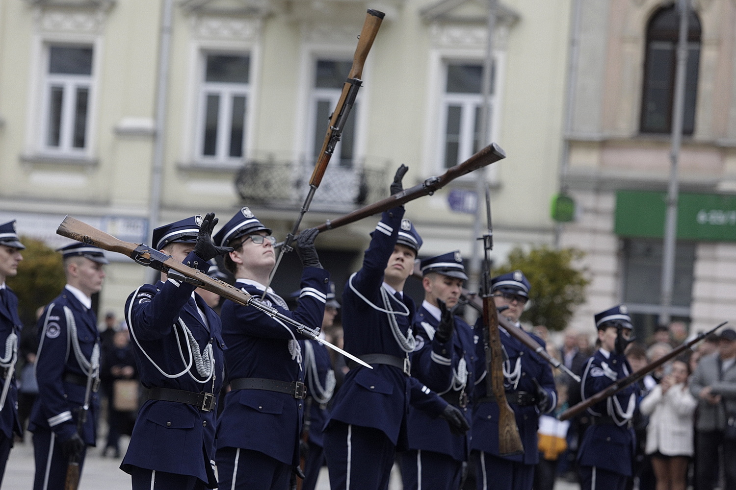 Kielce. Ślubowanie uczniów klas pierwszych Zespołu Szkół ZDZ