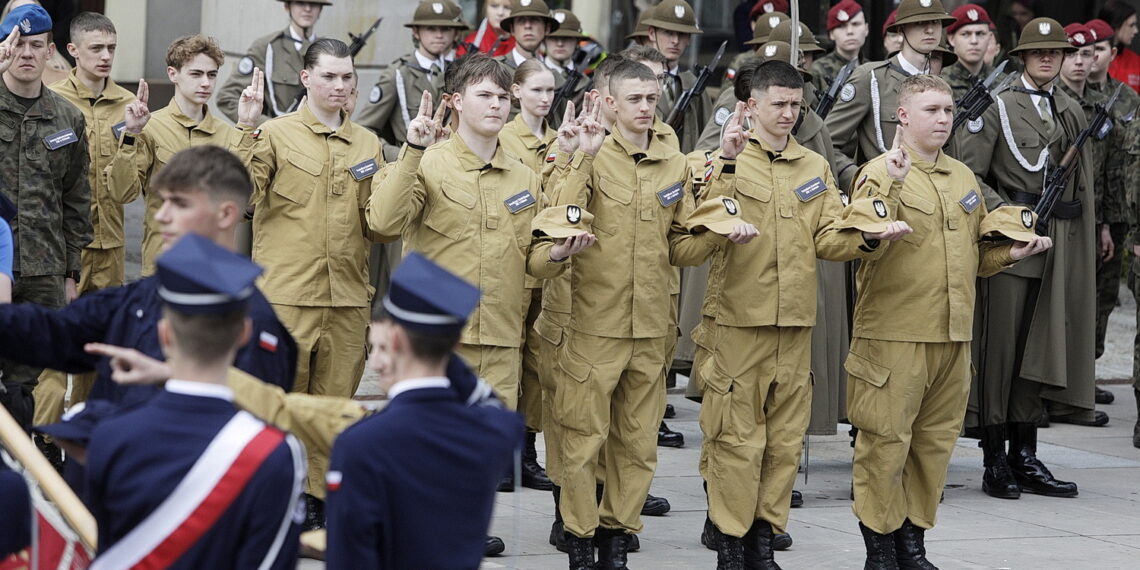 Niemal 10 tys. uczniów klas mundurowych w Polsce