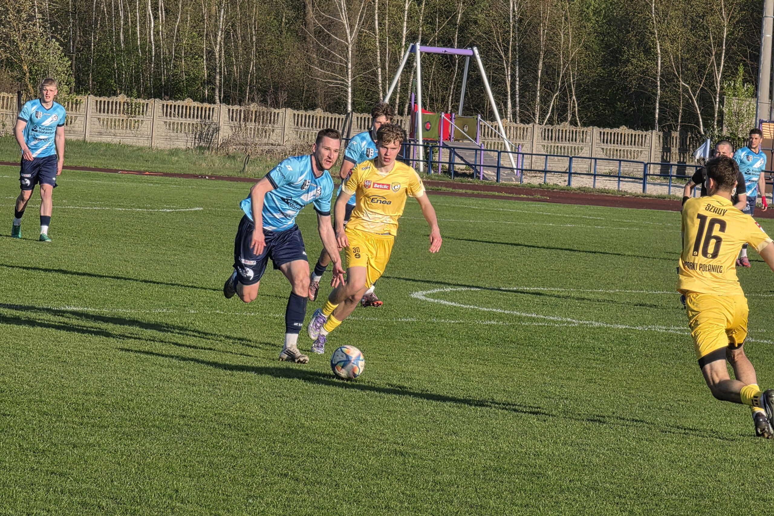 Derby w Morawicy. Faworytem są goście