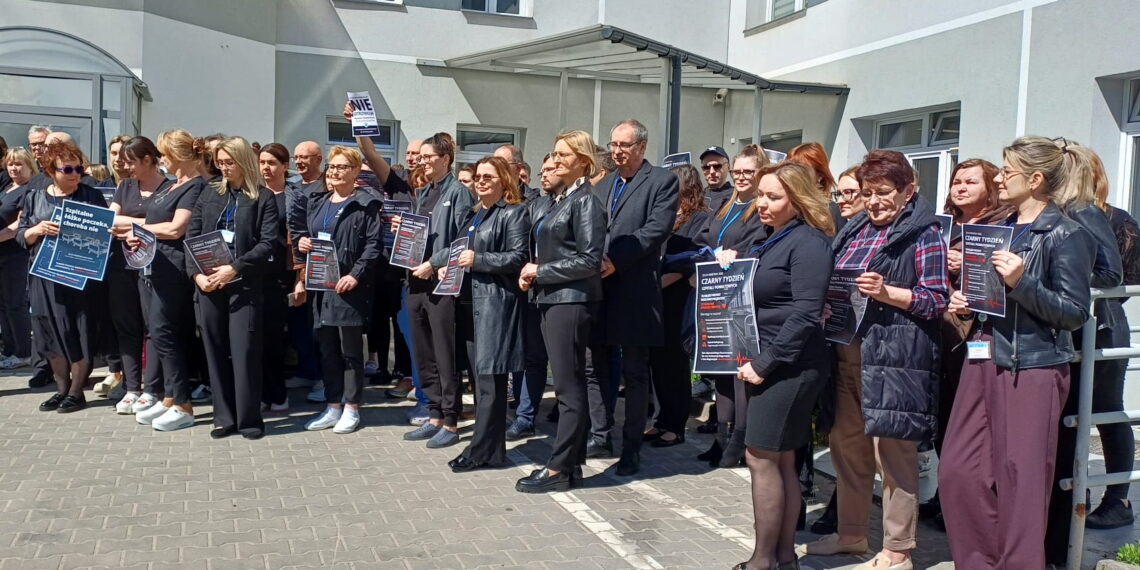 Pacjenci na razie bezpieczni. Starachowiccy medycy protestują w ich obronie