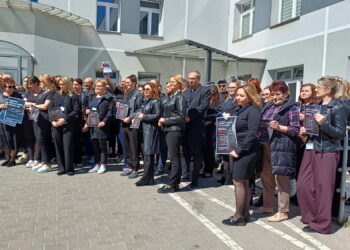 Pacjenci na razie bezpieczni. Starachowiccy medycy protestują w ich obronie