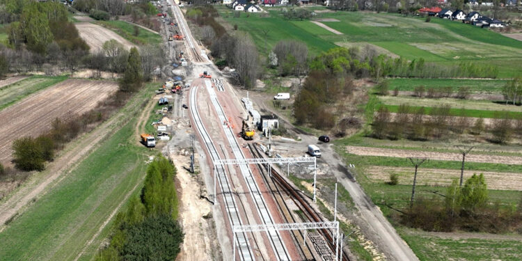 Prace na linii kolejowej nr 25 na odcinku Sandomierz -Tarnobrzeg / Fot. Krzysztof Dzidek - PKP PLK