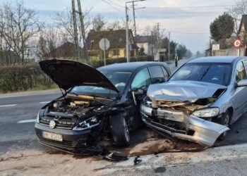 Zderzenie dwóch pojazdów w Radlinie. Jedna osoba poszkodowana
