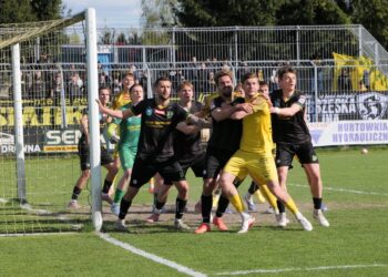 Naprzód w „10" remisuje z Siarką