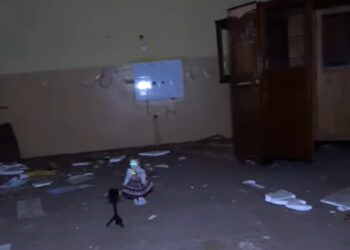 Duchy zasiedliły budynek szkoły