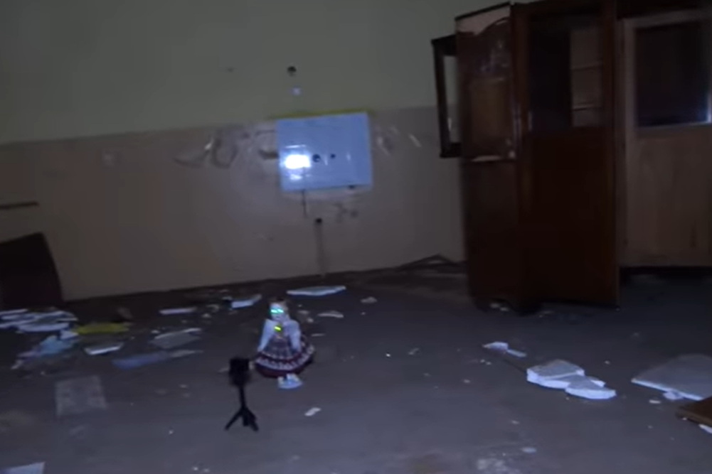 Duchy zasiedliły budynek szkoły