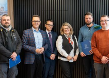 Starachowice. Podpisanie umowy na remonty szkół / Źródło: Piotr Babicki - Facbook