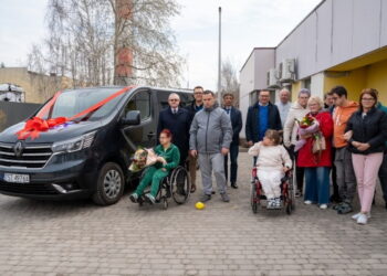 Komfortowe warunki dowozu dla podopiecznych ŚDS - Radio Kielce Komfortowe warunki dowozu dla podopiecznych ŚDS